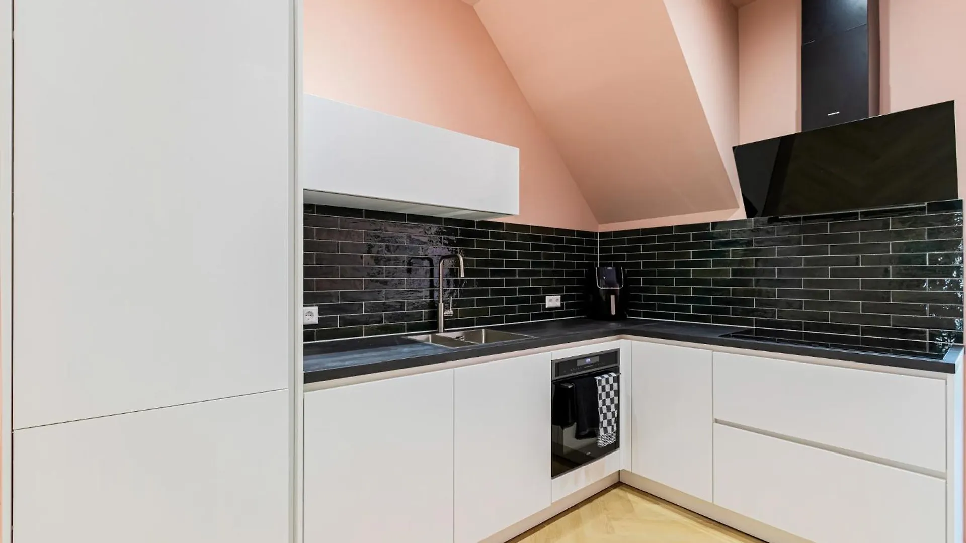 Stylish Apartment Next To The Amstel River- Unit F Amsterdam