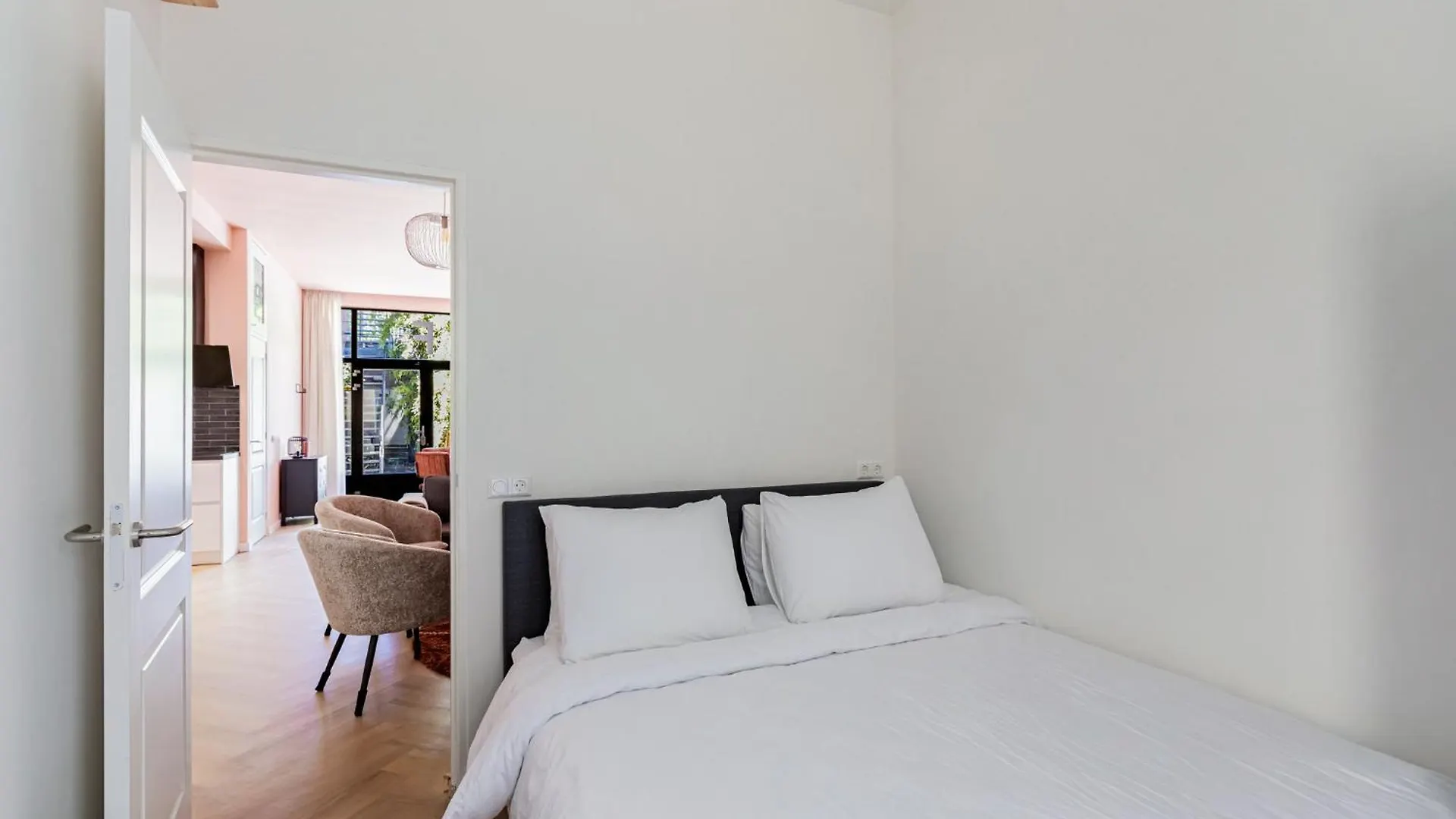 Stylish Apartment Next To The Amstel River- Unit F Amsterdam